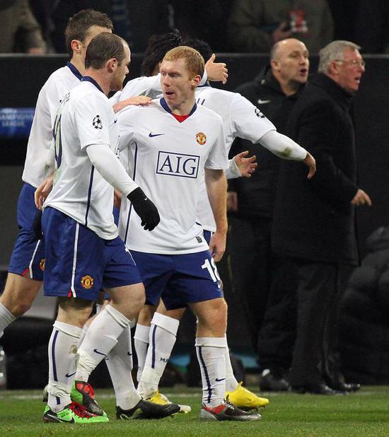 吉格斯：我能两周不踢球 斯科尔斯做不到所以复