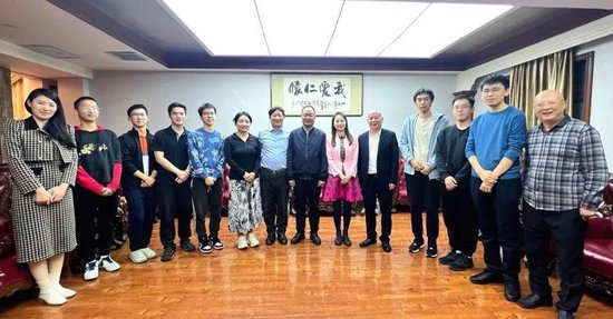 刘晓庆拒互动自比大熊猫，王婆神回复撕下体面！v8.3.2 官方安卓版