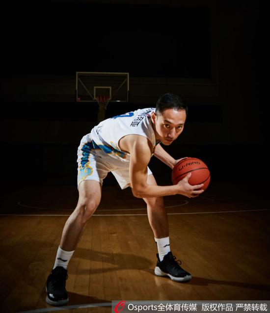 本赛季郭艾伦助攻数99个 排在国内球员之首