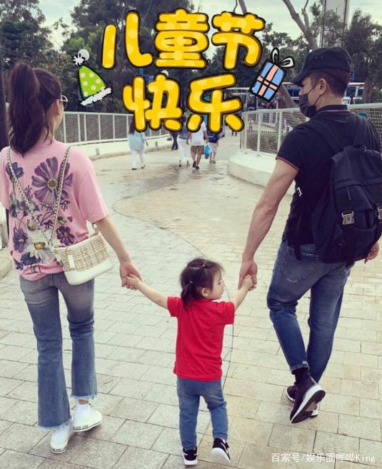 郭富城爱妻方媛晒骑马照