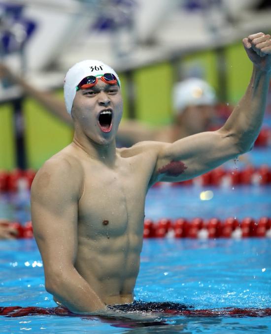 中国游泳名将孙杨在世锦赛上再次夺冠