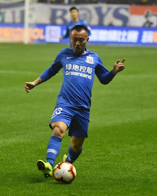 柏佳骏看见上港球员就想拼命证明自己需要解开心结