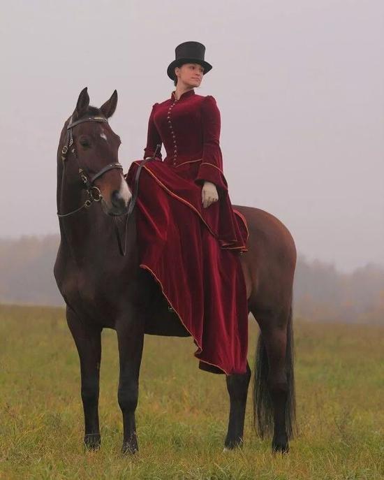 侧坐也能骑马从侧鞍到男女同场竞技看女骑士的进阶之路