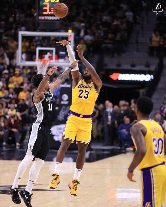 怒砍33分14助攻豪取八连胜！谁敢说他老了？！