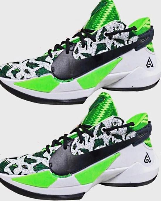 字母哥2代曝光！加了耐克logo的威少签名鞋？