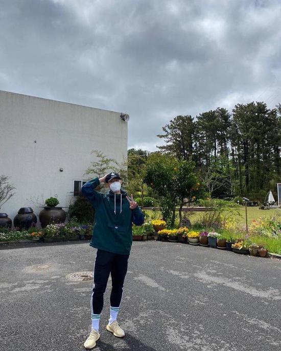 军训任务完成！孙兴慜分享开心比V照