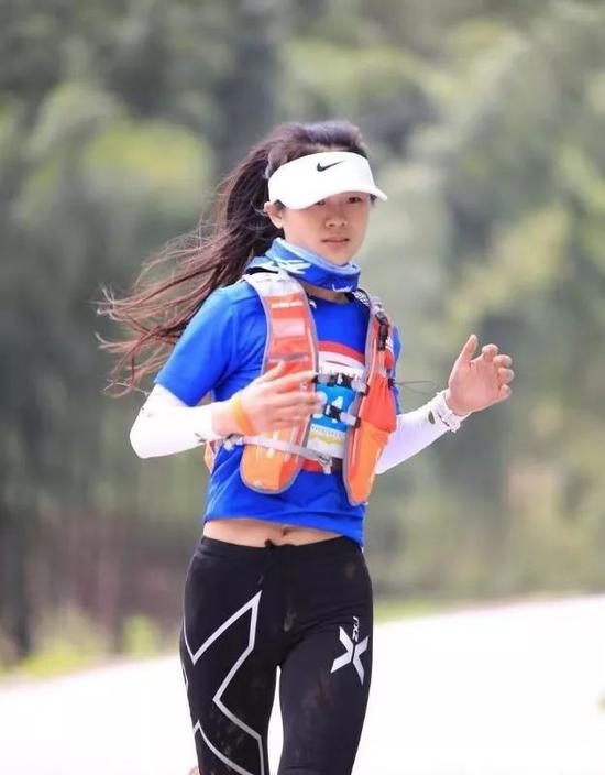 配速3分53秒跑完半马:这个女"哪吒"脚踩风火轮_跑步频道_新浪竞技风暴