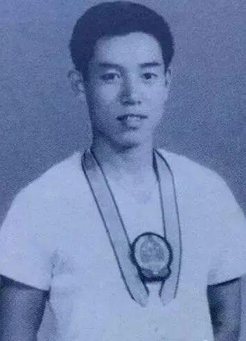 青年时代的沈福儒