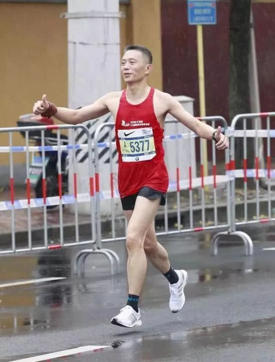 为河源点赞!市长领跑 副市长3小时17分关门完赛