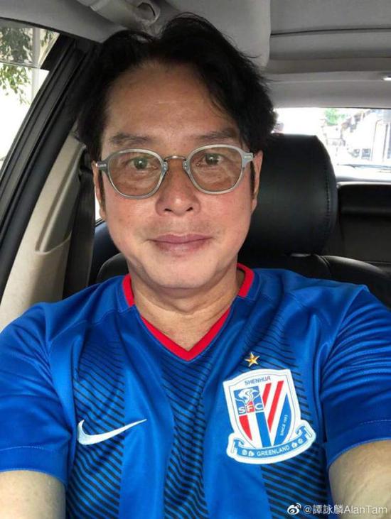 雷佳音综艺节目中穿范志毅球衣这耸肩有内味了