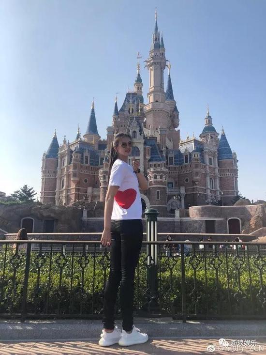 而吴冠希。