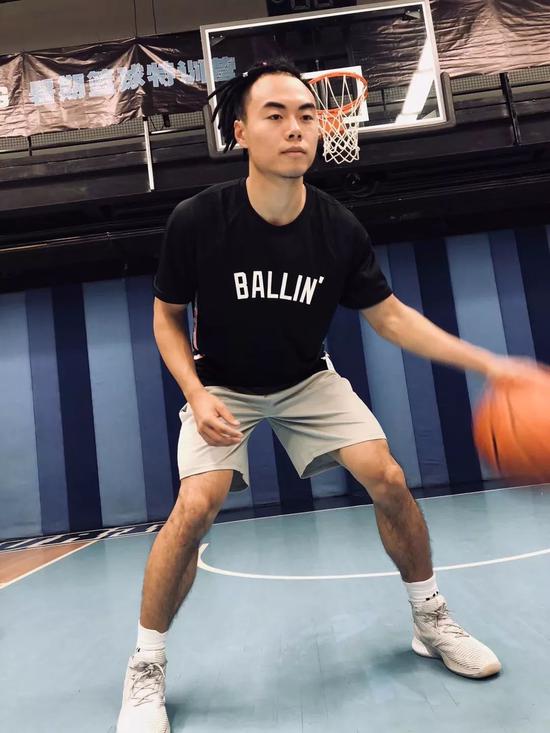 最帅投篮手型张子昊他真是个篮球疯子