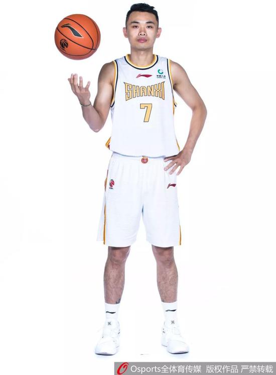 本赛季郭艾伦助攻数99个 排在国内球员之首