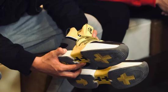 人称“AJ1 前传”,“禁穿故事”也因它改写