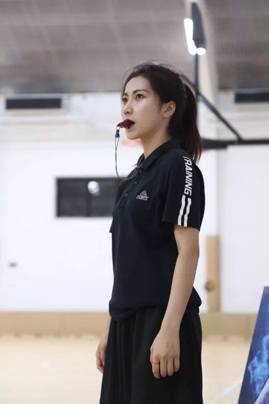 颜值 球技都爆表的女裁判!她是你的晴子吗?