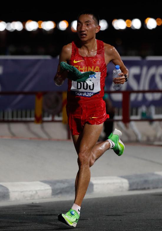 图为2019年10月6日,多布杰在2019国际田联世界田径锦标赛男子马拉 