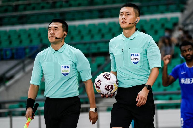 中国裁判组或与国足同包机去多哈身体素质受考验