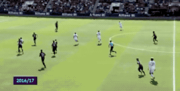 对阵南安普顿，伊布点球＋头球梅开二度。