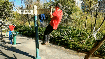  （昆明某小区大爷：一口气二十个不成问题）