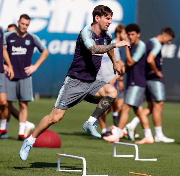 梅西刮胡子上热搜