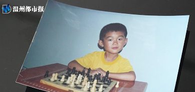 丁立人4岁半时开始学习国际象棋