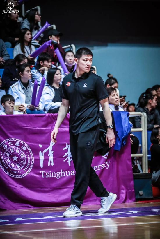 cba传奇退役成清华大学教练他想夺得cuba冠军