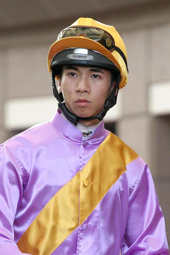 首位骑师王杨启棠