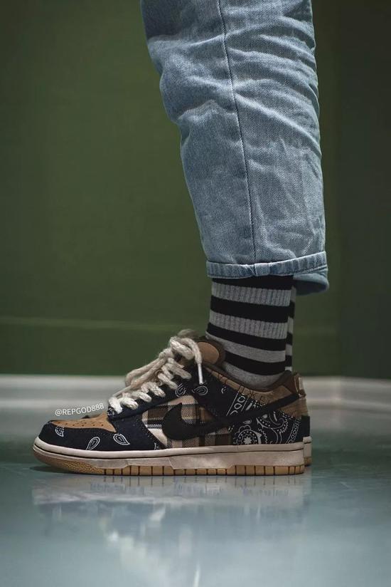 Travis Scott x Nike Dunk SB Low 细节曝光