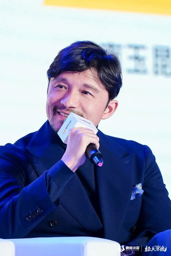 白宫晚宴枪手认供！目标非特朗普，万斯53%支持率成共和党新星