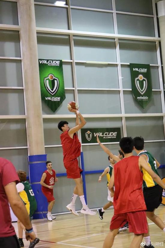 身高213臂展225这名高二学生在学校没对手