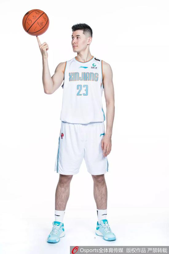 本赛季郭艾伦助攻数99个 排在国内球员之首