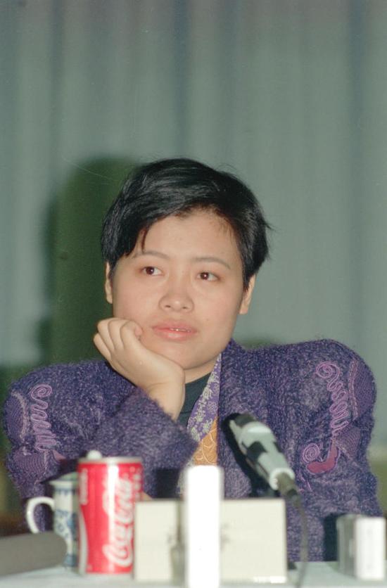 谢军在1991,1993,1999,2000年四次获得女子国际象棋世界冠军.