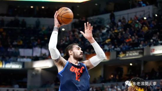 (adams这手跳勾已经可以杀死一票中锋了)