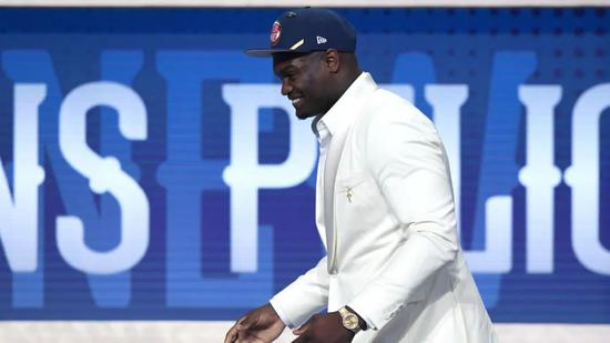 要賠1億美金?Zion繼父被曝收受40萬賄賂,胖虎被坑慘!-黑特籃球-NBA新聞影音圖片分享社區