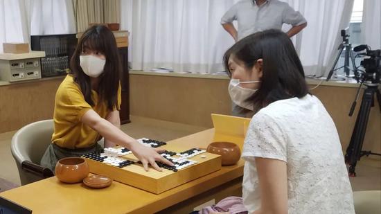 藤泽里菜平稳发挥再胜铃木步拿下立葵杯四连霸 棋牌 新浪竞技风暴 新浪网 藤泽里菜平稳发挥再胜铃木步拿下立葵杯四连霸 棋牌 新浪竞技风暴 新浪网