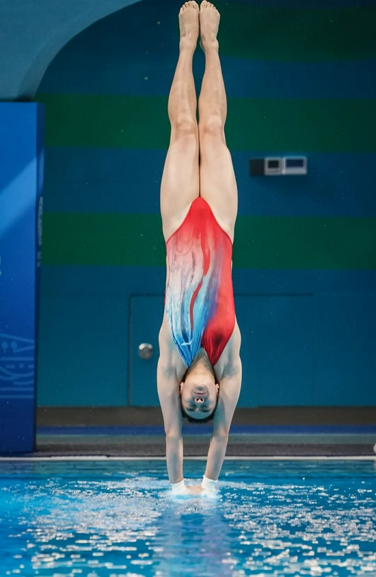 带伤上阵林珊这个冠军不容易她曾是青奥会三金王