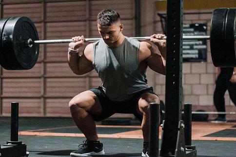 五一放假你深蹲了吗 杠铃深蹲多久练一次最科学_健美_新浪竞技风暴