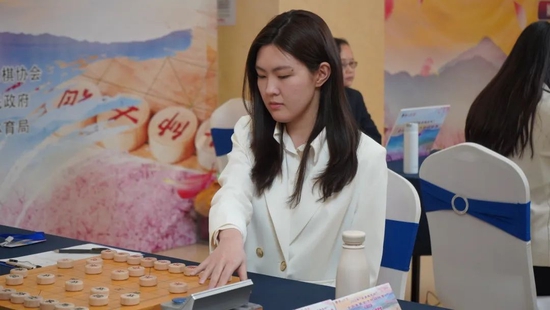 象棋大师王子涵图片