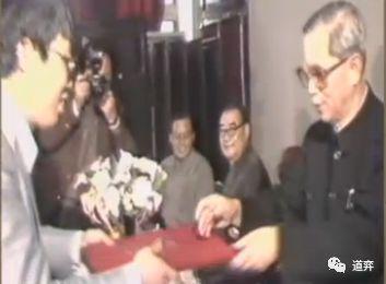 1988年3月26日，聂卫平被国家体委授予“棋圣”称号