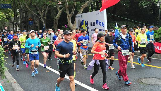 安踏特步投资海外运动大牌 押注数百亿户外市场