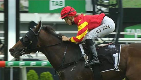 美女骑师2200米全程领放4.3马位霸气夺冠!蒙骏安