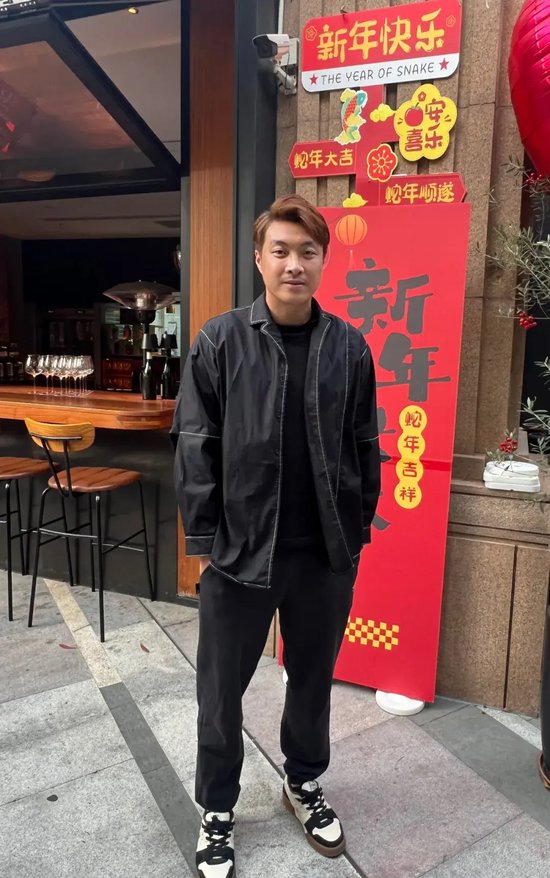钟汉良朱珠新剧扑街，52岁霸总妆造翻车，网友：姨味太冲了
