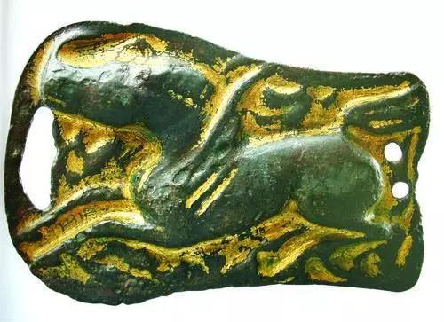 金饰牌卧马纹银饰牌马纹饰牌,为我国古代北方游牧民族佩戴的饰品之一