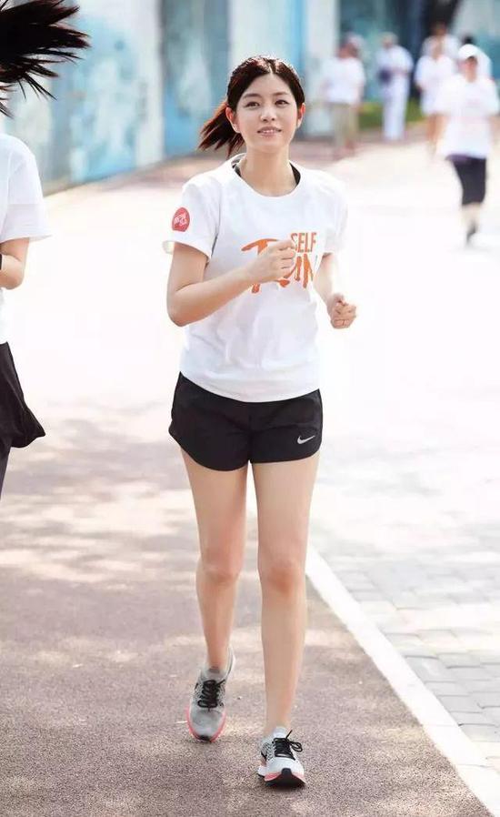 吴昕的“大象腿”变细成顶流 坚持跑步会让腿变