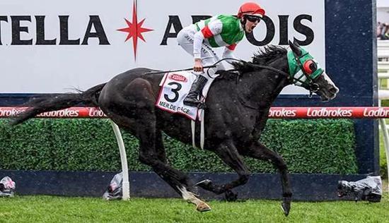 “白朗冰川”，图片来源 racing.com