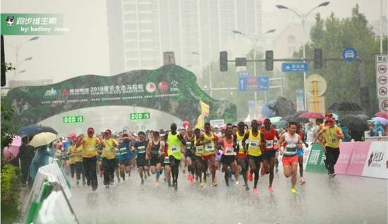 58岁马景涛椭圆机半马63分11秒 你能超过他吗？