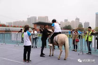 马术公开课 | 武汉第三寄宿中学,小小骑士进校园