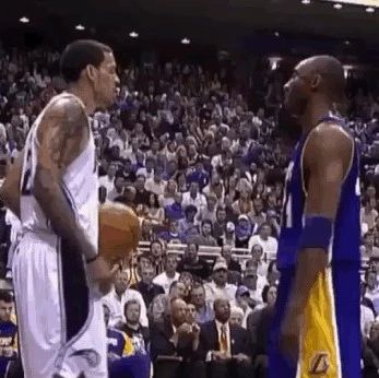 科比与巴恩斯经典一幕