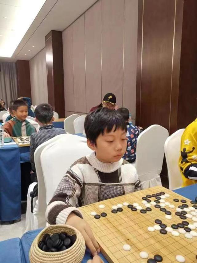 两位小棋手成绩优异江苏围棋少年队闪耀定段赛