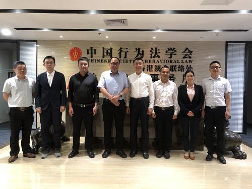 以及秘书处工作人员宋科秘书长指出,体育法治化是实现体育强国建设的